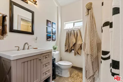 Bath - 12055 Munsey Rd, Cantil, CA 93519 photo 2 of 5