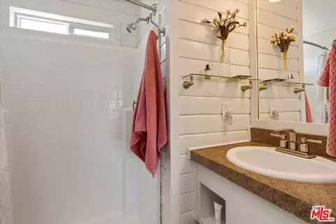 Bath - 12055 Munsey Rd, Cantil, CA 93519 photo 3 of 5