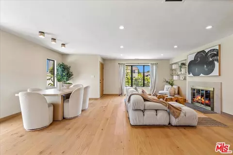 14537 Hesby St, Sherman Oaks, CA 91403