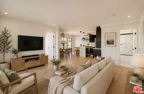 4015 Grand View Blvd, Los Angeles, CA 90066