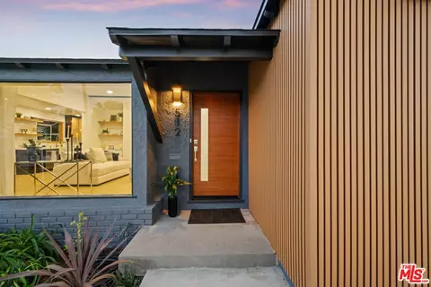 512 W Hillsdale St, Inglewood, CA 90302