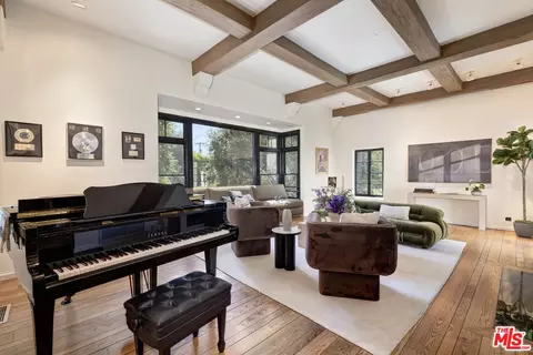 1701 Queens Ct, Los Angeles, CA 90069