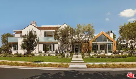 1399 Galaxy Dr, Newport Beach, CA 92660