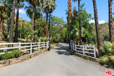 260 Loma Metisse Rd, Malibu, CA 90265