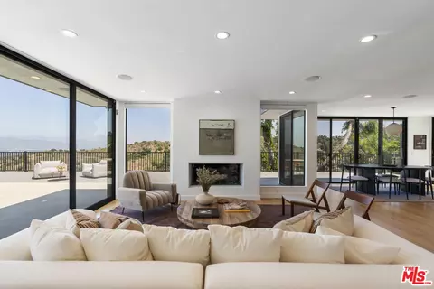 3632 Beverly Ridge Dr, Sherman Oaks, CA 91423