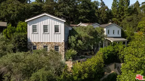664 Elkins Rd, Los Angeles, CA 90049