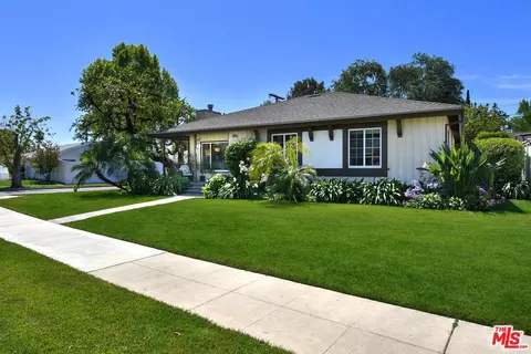22232 Kittridge St, Woodland Hills, CA 91303