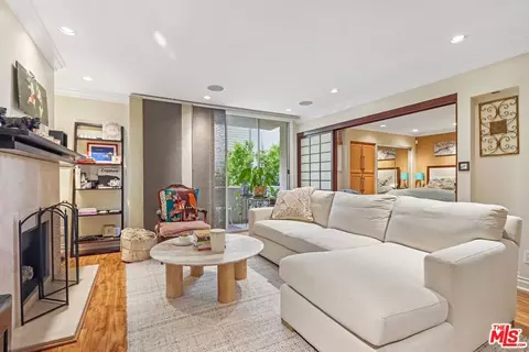 5325 Newcastle Ave #201, Encino, CA 91316