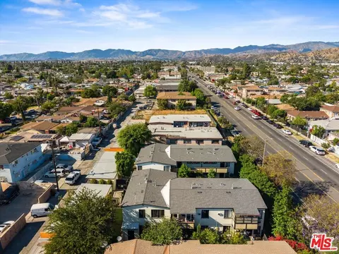 View/Area - 7253 Vineland Ave, Sun Valley, CA 91352 photo 3 of 9