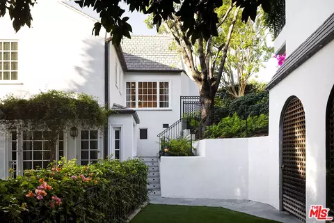 2558 Glendower Ave, Los Angeles, CA 90027