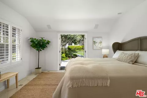 Bedroom - 31202 Broad Beach Rd, Malibu, CA 90265 photo 2 of 5