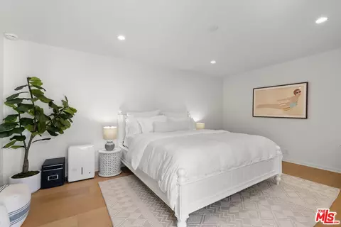 Bedroom - 31202 Broad Beach Rd, Malibu, CA 90265 photo 5 of 5