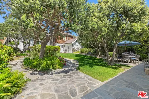 Exterior - 31202 Broad Beach Rd, Malibu, CA 90265 photo 6 of 11