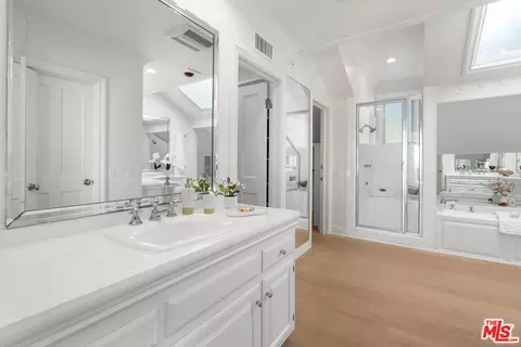 Bath - 31202 Broad Beach Rd, Malibu, CA 90265 photo 2 of 3