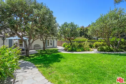 Exterior - 31202 Broad Beach Rd, Malibu, CA 90265 photo 2 of 11