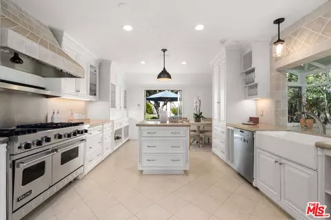 Kitchen - 31202 Broad Beach Rd, Malibu, CA 90265 photo 1 of 2