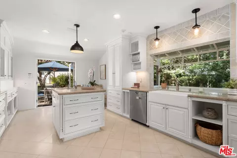Kitchen - 31202 Broad Beach Rd, Malibu, CA 90265 photo 2 of 2