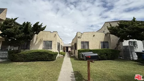 633 W 79th St, Los Angeles, CA 90044