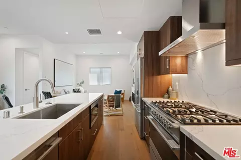 3810 S Verona Ct, Los Angeles, CA 90066