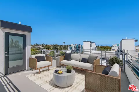 3810 S Verona Ct, Los Angeles, CA 90066