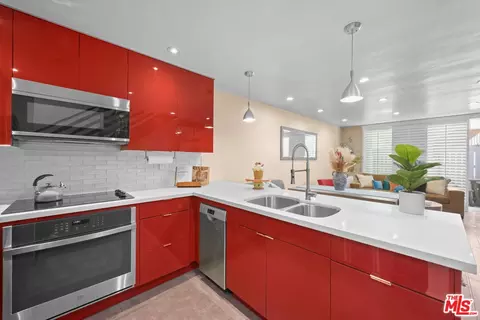 5951 Canterbury Dr #20, Culver City, CA 90230