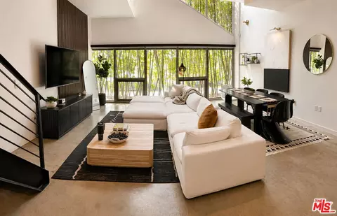 803 Wilcox Ave #2, Los Angeles, CA 90038