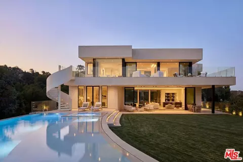2700 Woodstock Rd, Los Angeles, CA 90046
