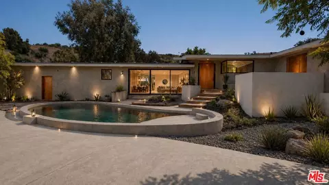 3200 Coldwater Canyon Ave, Studio City, CA 91604