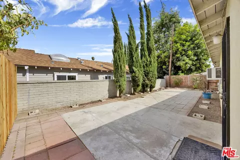 Exterior - 3928 Mountain View Ave, Pasadena, CA 91107 photo 3 of 6