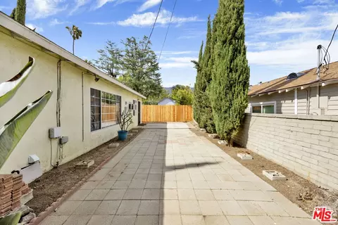 Exterior - 3928 Mountain View Ave, Pasadena, CA 91107 photo 6 of 6