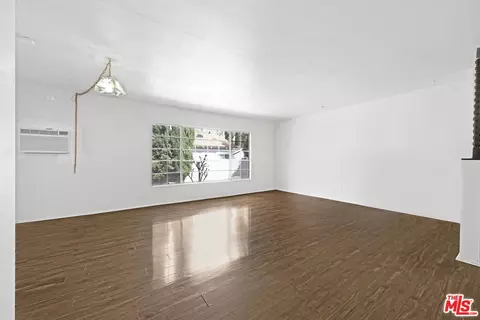 Living - 3928 Mountain View Ave, Pasadena, CA 91107 photo 2 of 4