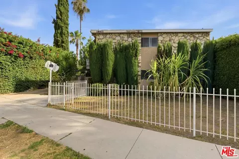 18611 Clark St, Tarzana, CA 91356
