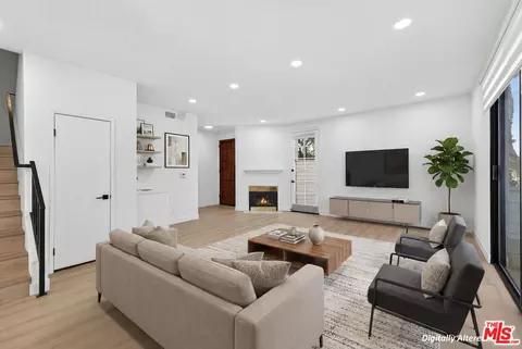 1754 11th St #101, Santa Monica, CA 90404