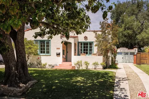1961 Queensberry Rd, Pasadena, CA 91104