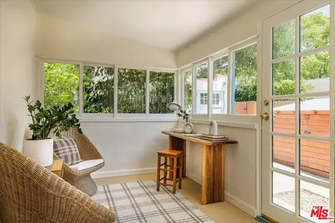 1961 Queensberry Rd, Pasadena, CA 91104 photo 16