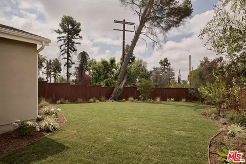 Exterior - 1108 E Palm St, Altadena, CA 91001 photo 3 of 7