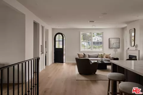 Entry Way - 1108 E Palm St, Altadena, CA 91001 photo 1 of 1
