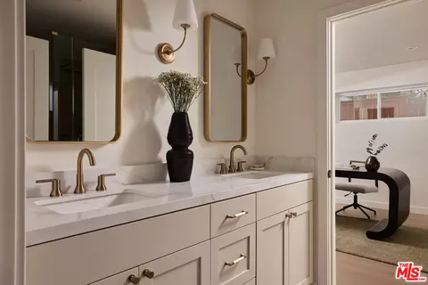 Bath - 1108 E Palm St, Altadena, CA 91001 photo 4 of 4