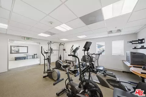 956 S Wilton Pl #203, Los Angeles, CA 90019