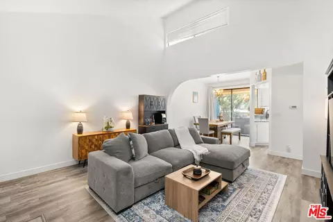 7211 Cozycroft Ave #50, Winnetka, CA 91306