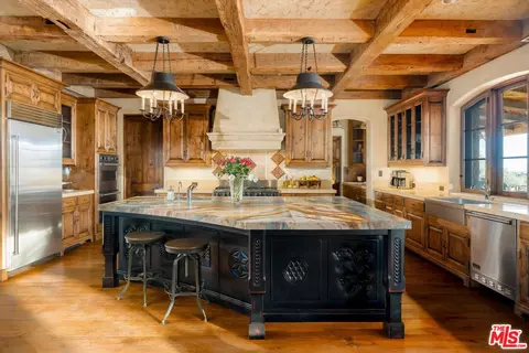 Kitchen - 1915 Monte Alegre Dr, Carpinteria, CA 93013 photo 2 of 3