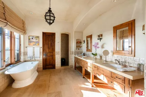 Bath - 1915 Monte Alegre Dr, Carpinteria, CA 93013 photo 1 of 2