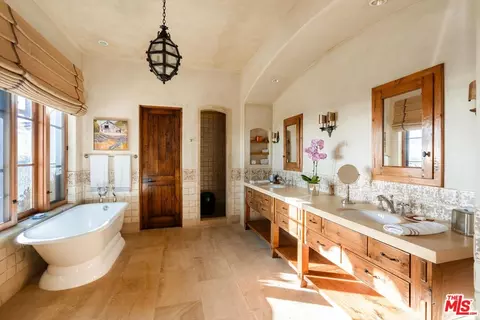 Bath - 1915 Monte Alegre Dr, Carpinteria, CA 93013 photo 1 of 2