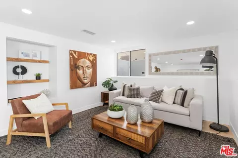 3815 W 60th St, Los Angeles, CA 90043