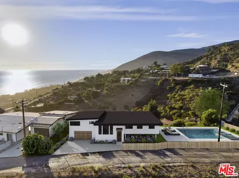 4615 Via Vienta St, Malibu, CA 90265