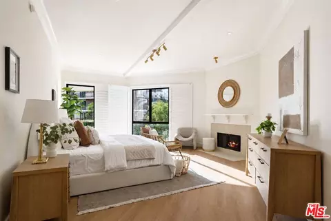11808 Dorothy St #206, Los Angeles, CA 90049