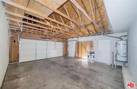 Entry Way - 14414 Laguna Ct, Adelanto, CA 92301 photo 5 of 5