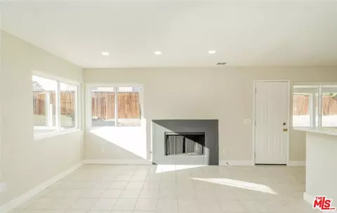 Living - 14414 Laguna Ct, Adelanto, CA 92301 photo 3 of 4