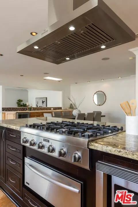 Kitchen - 802 Lees Ave, Long Beach, CA 90815 photo 10 of 10