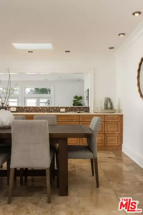 Dining - 802 Lees Ave, Long Beach, CA 90815 photo 1 of 5